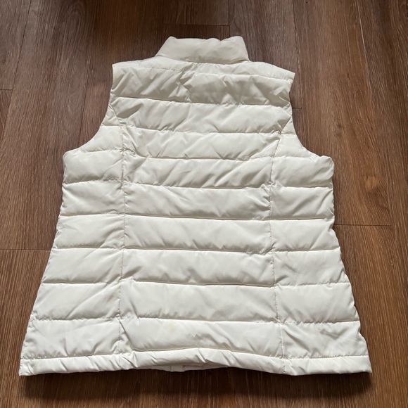 Charter Club Cream Quilted Puffer Vest Full Zipper Size Medium 100% Polyester - Picture 4 of 9